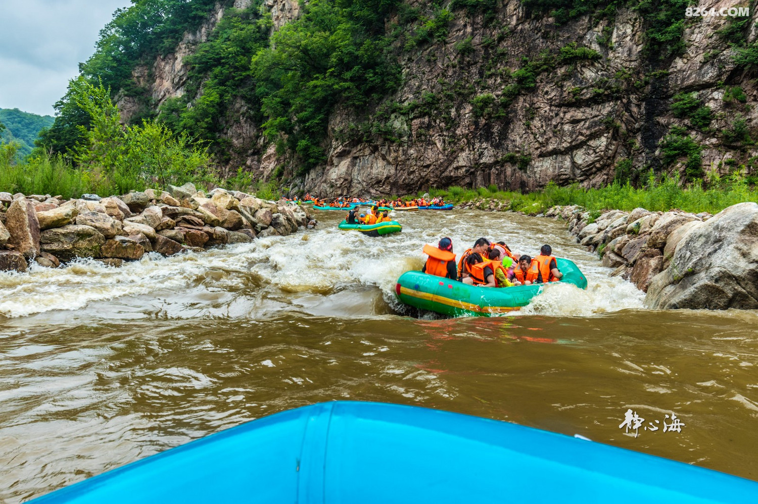 辽宁激流勇进红河谷漂流记