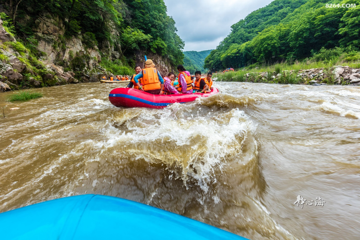 辽宁激流勇进红河谷漂流记
