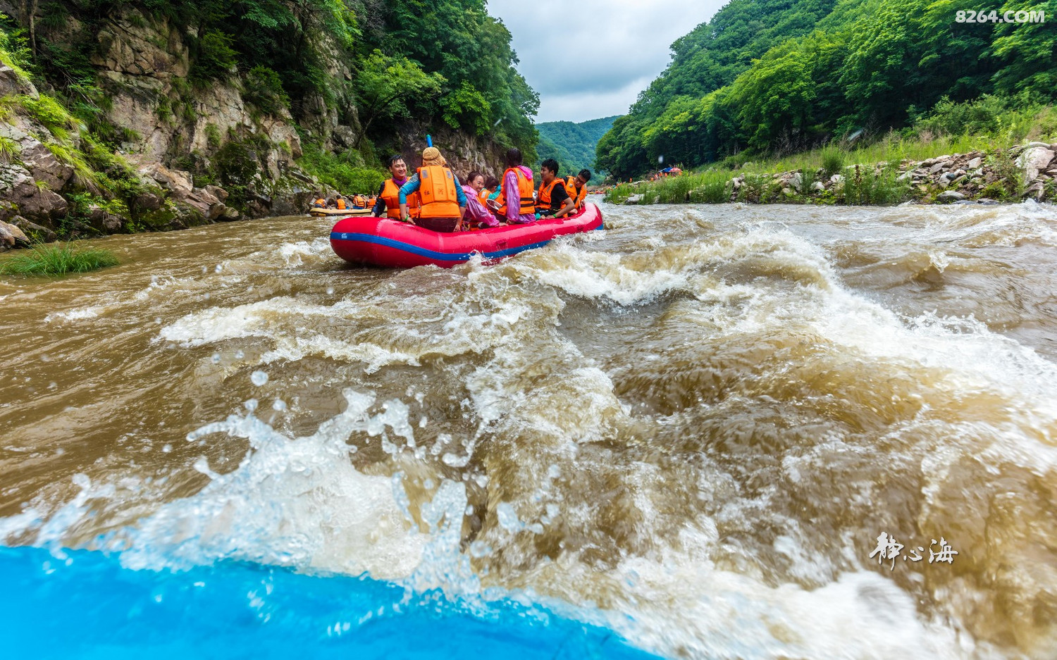 辽宁激流勇进红河谷漂流记