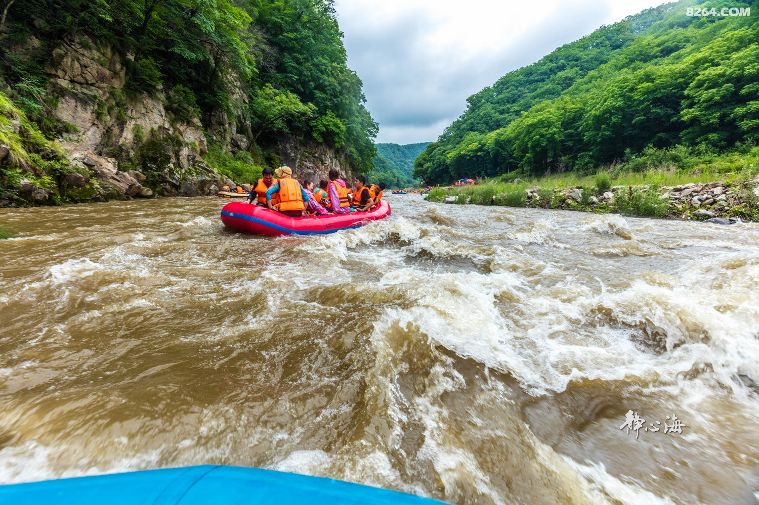 辽宁激流勇进红河谷漂流记
