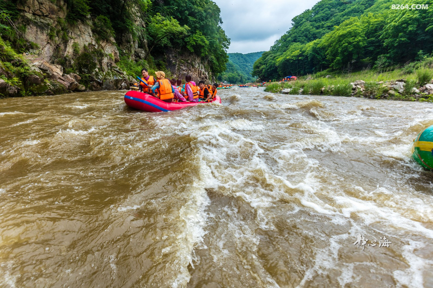 辽宁激流勇进红河谷漂流记