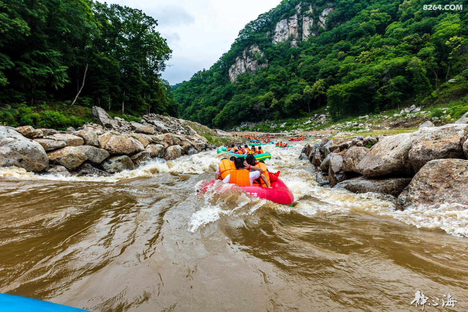 辽宁激流勇进红河谷漂流记