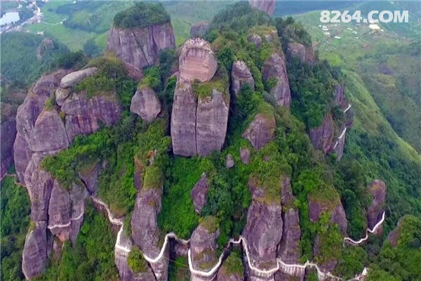 逛画里乡村苏家围登广东七大名山之霍山赏高山杜鹃挑战高空栈道敢约吗