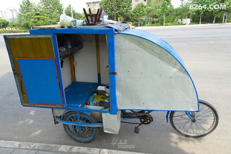 将电动三轮车魔改成房车吃住行全功能很有创意,值得爱骑游的老年骑友