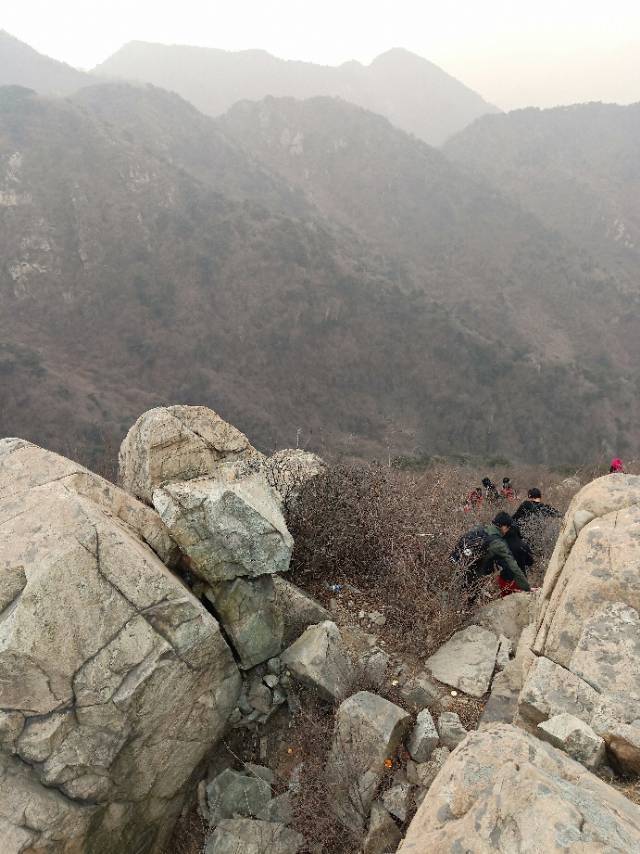 ��ɽ���ǳ��㣬����һ��û���ߣ�����ռ��¿������ҷǳ�С���½�