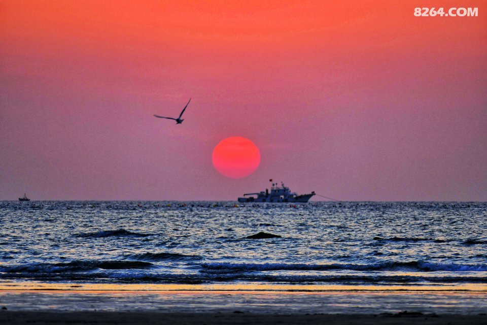 红日出海霞光万斛