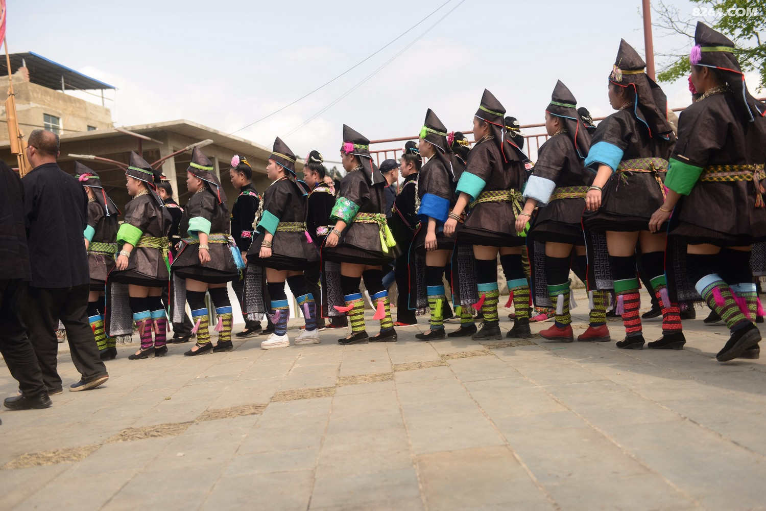 空申苗寨的超短裙