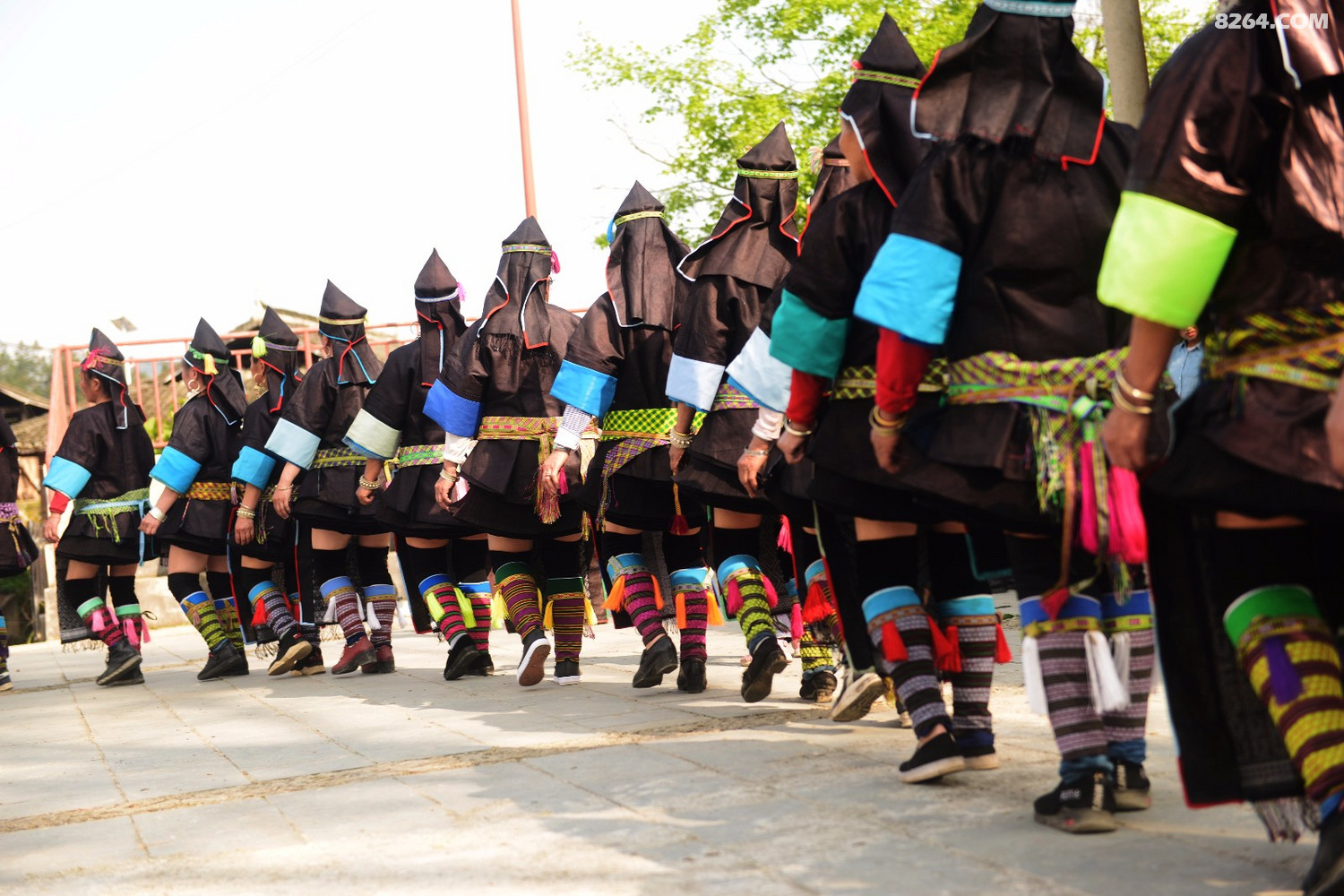 空申苗寨的超短裙