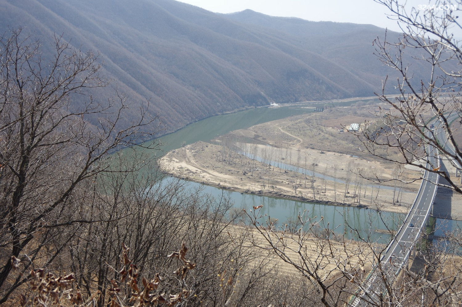 西崴子隧道山观嘎呀河