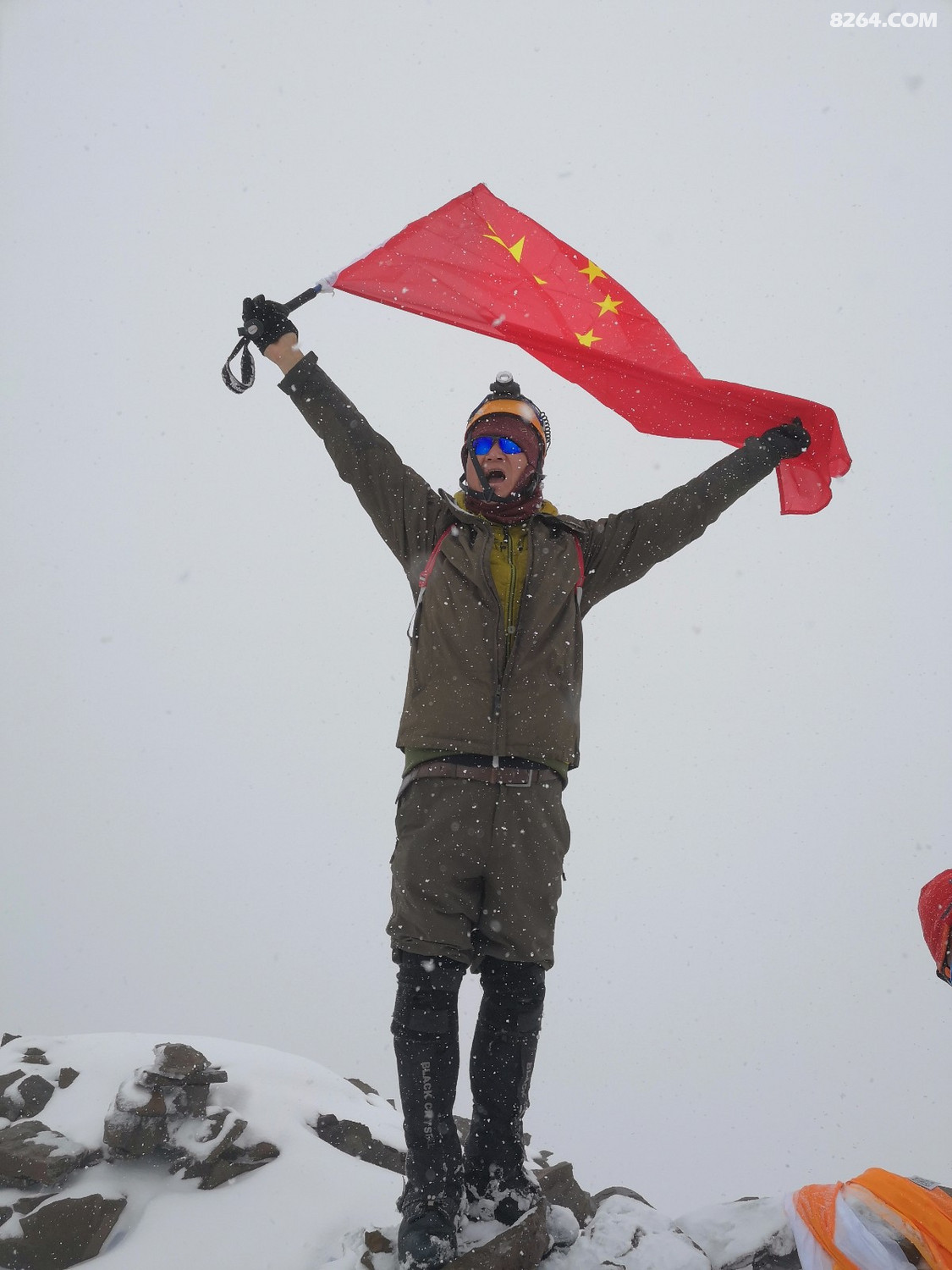 致敬攀登者登顶5024峰为祖国庆生青海指南针户外冷龙岭5024峰登山活动