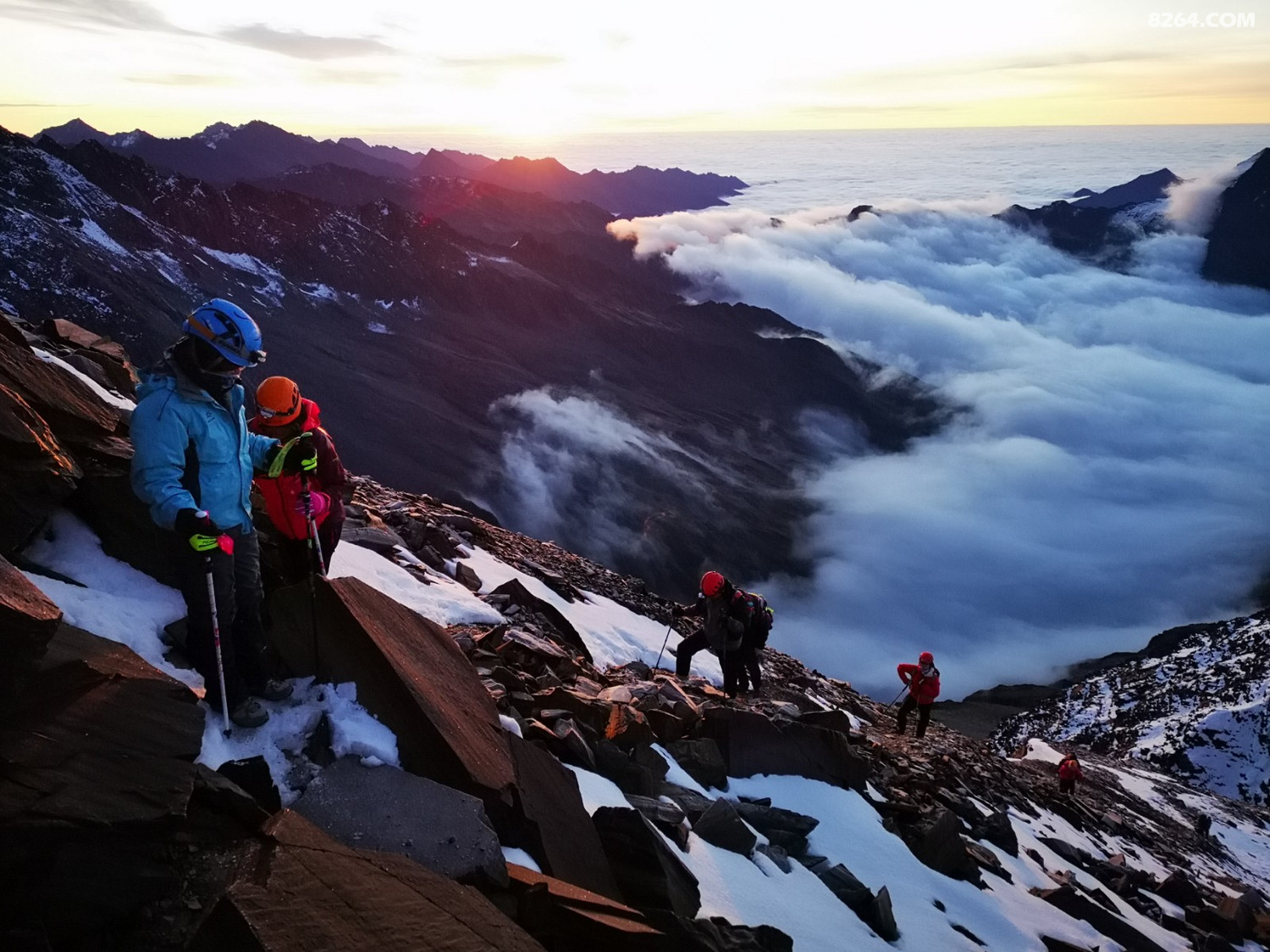 五星红旗在四姑娘山三峰顶峰迎风飘扬19年国庆节第二期登顶纪实