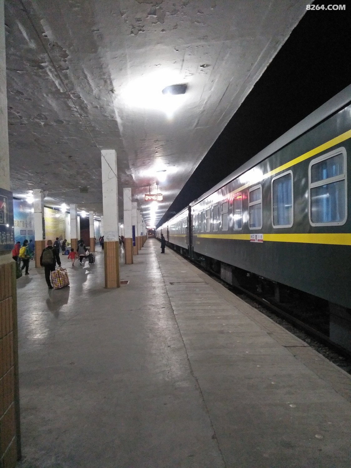 早上4:46到达新乡车站,又是禄皮车,唉,将就一下吧.