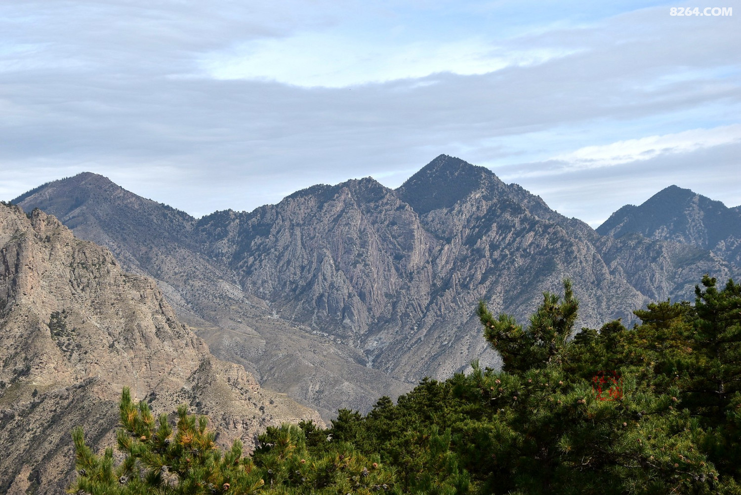 西北地理分界线贺兰山雄姿