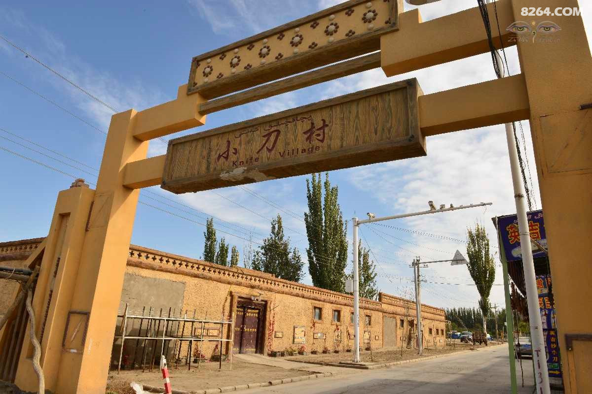 金秋自驾环塔克拉玛干沙漠欣赏最美的沙漠和水上胡杨