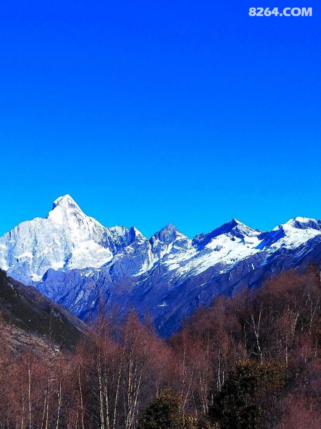迎接新年的第一缕阳光登四姑娘雪山大峰图片记录