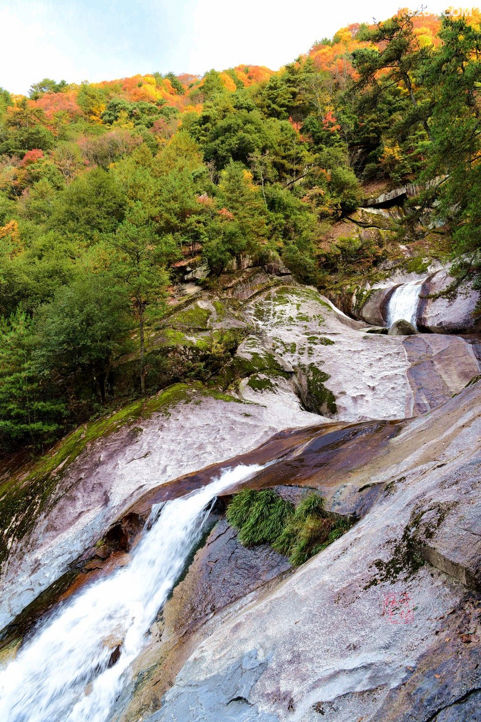 米仓山十八月潭风光