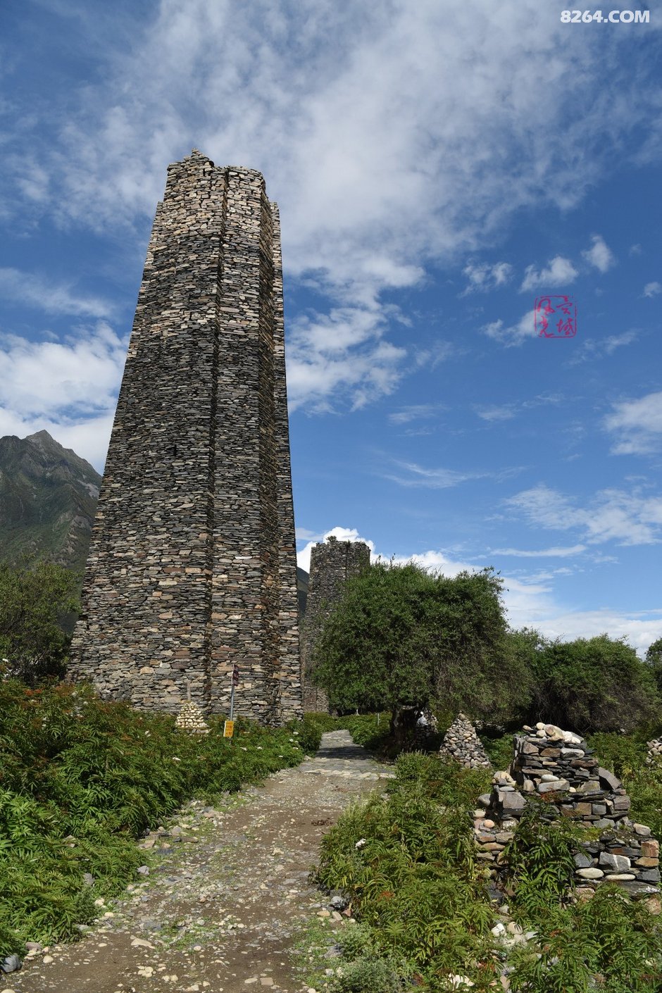 格萨尔古堡位于林芝工布江达秀巴村,也叫秀巴千年古堡,相传是1600多年