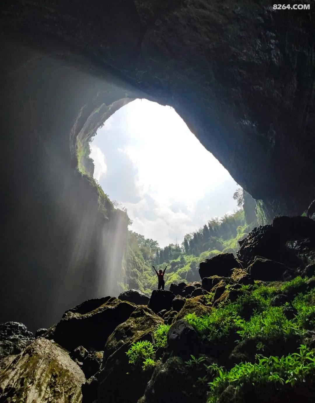 活动招募乐山硝洞岩瀑布耍水探洞拍大片吃乐山美食6月6日周六