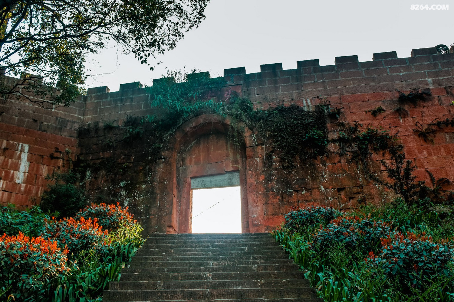梦回鼓楼纳溪鼓楼山石笋岩降