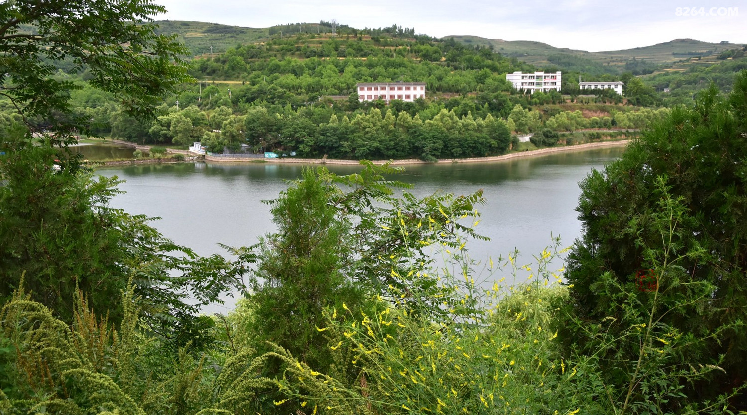 傍晚时分的西和晚霞湖风光