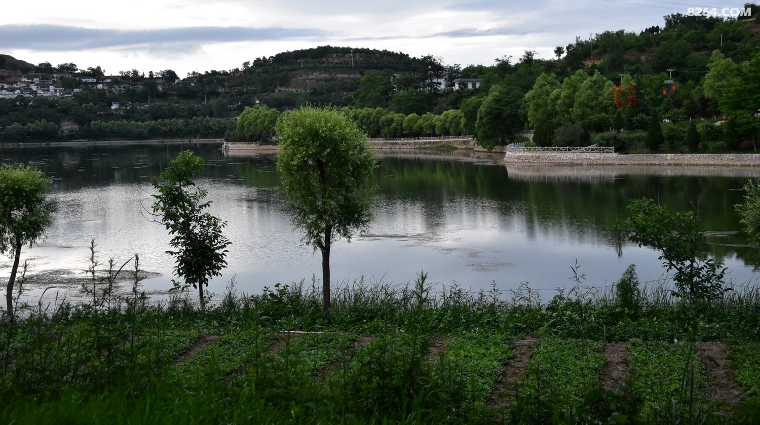 傍晚时分的西和晚霞湖风光