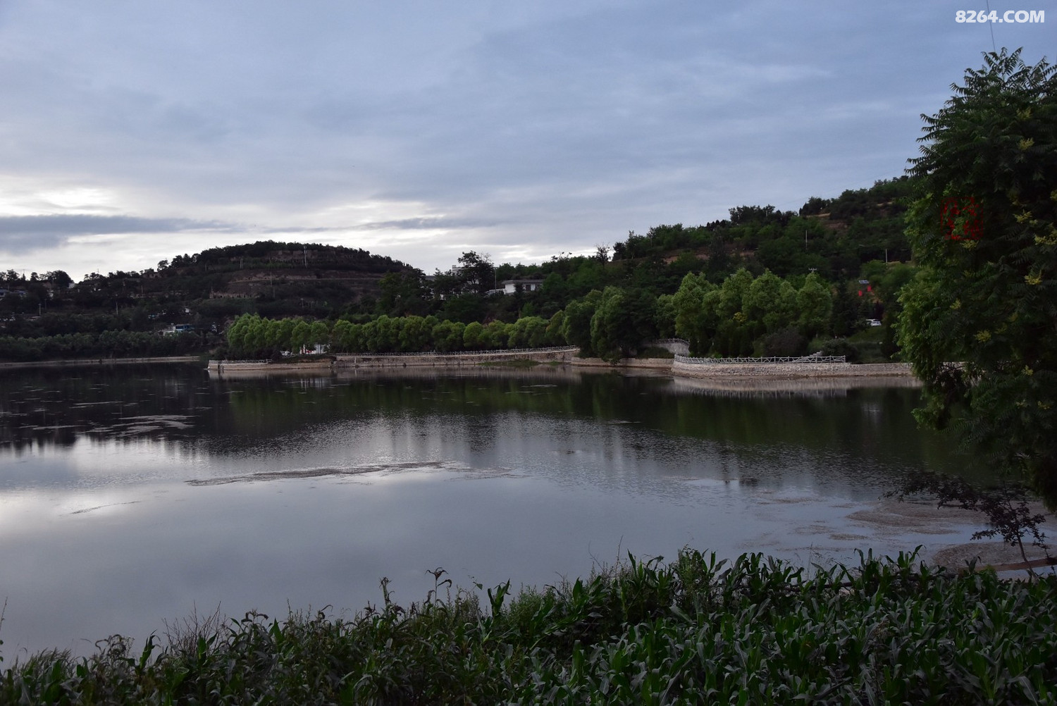 傍晚时分的西和晚霞湖风光