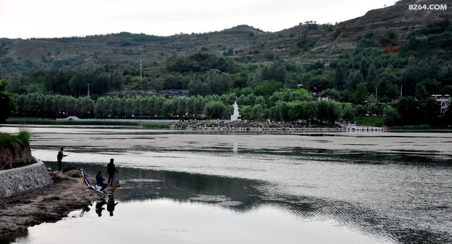 傍晚时分的西和晚霞湖风光