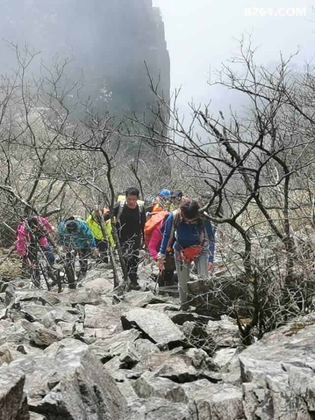 壬ɽ϶ڰθߣֻж崦Ƭݵ飬ϢͣܰڽµʱɽͿӵˣһֱϿ£ȫʯ£·Ϫңٲʱʱ֣һ·棬صũϴ裬ŷһֻѾĶǴԲ