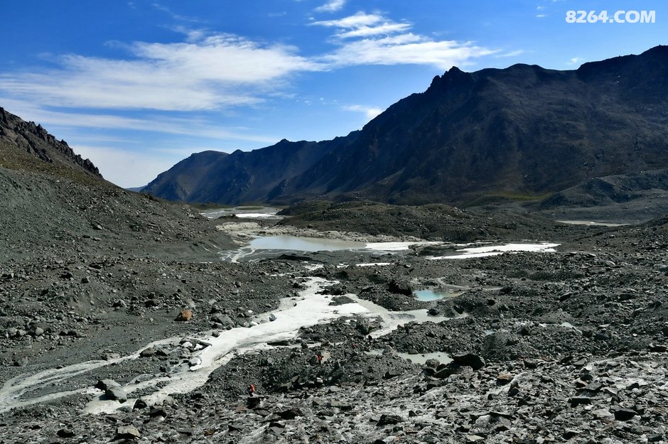 博格达大环线徒步者的追梦