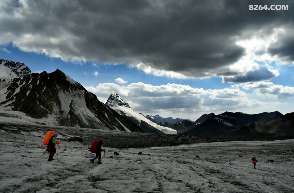 博格达大环线徒步者的追梦