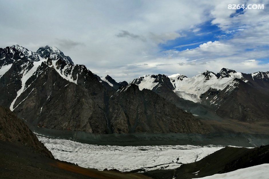 博格达大环线徒步者的追梦