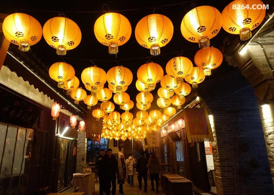 土门关夜景惊人灯光秀打铁花