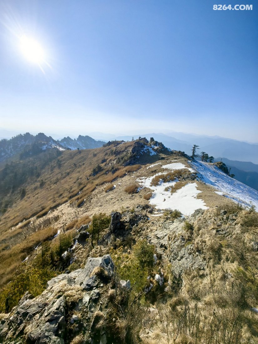 041339openv1lqmvjn78a8 - 徒步登山 穿越攀岩 雪山步道 户外路线 在野 去没有天花板的地方