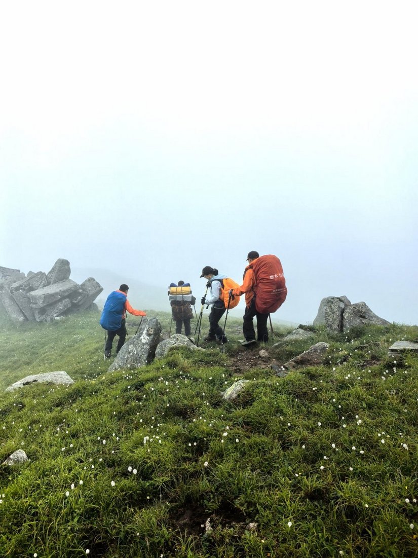 0622514y6v5j43h9xar742 - 徒步登山 穿越攀岩 雪山步道 户外路线 在野 去没有天花板的地方