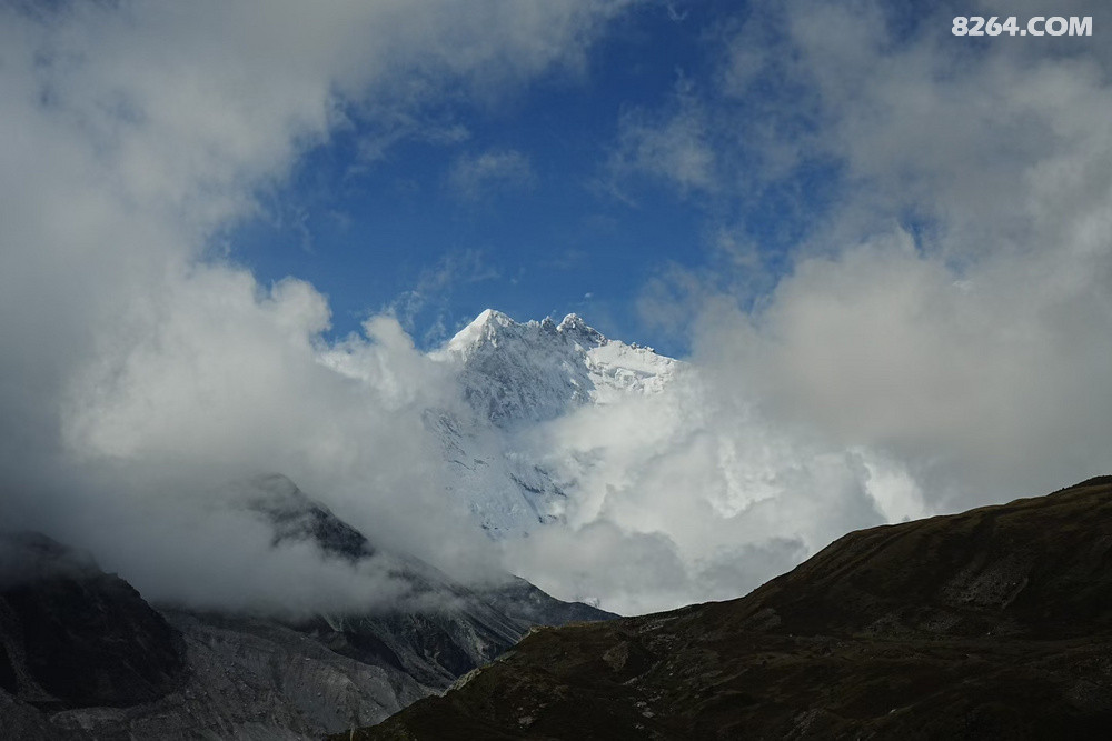 ���ӷ����������壬�ƶ��γ�һ������