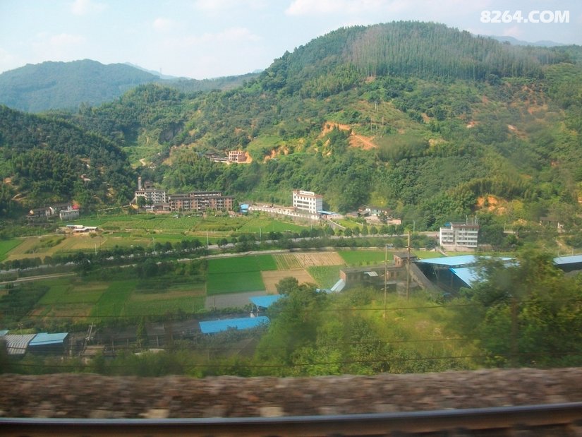 05440832d6x9u12ztlpzui - 旅行杂谈 文化历史 民俗人文 交通贴士 在野 去没有天花板的地方