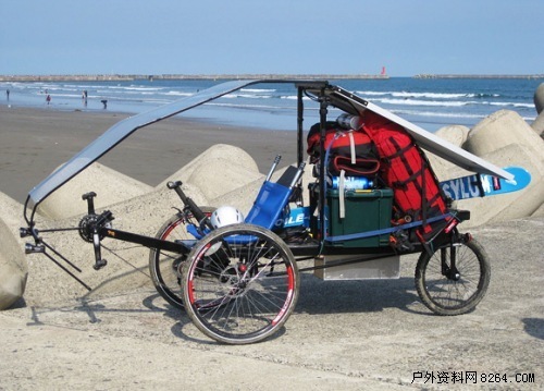 这款造型怪异的三轮车名为"搬运工"("hauler"),太阳能动力支持,很