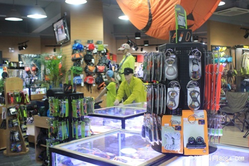 长沙爬山虎户外用品折扣店店面陈列欣赏[图]