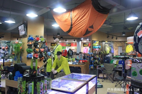 长沙爬山虎户外用品折扣店店面陈列欣赏[图]