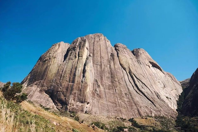 攀岩美少女sashadigiulian史诗级的大岩壁垂直挑战