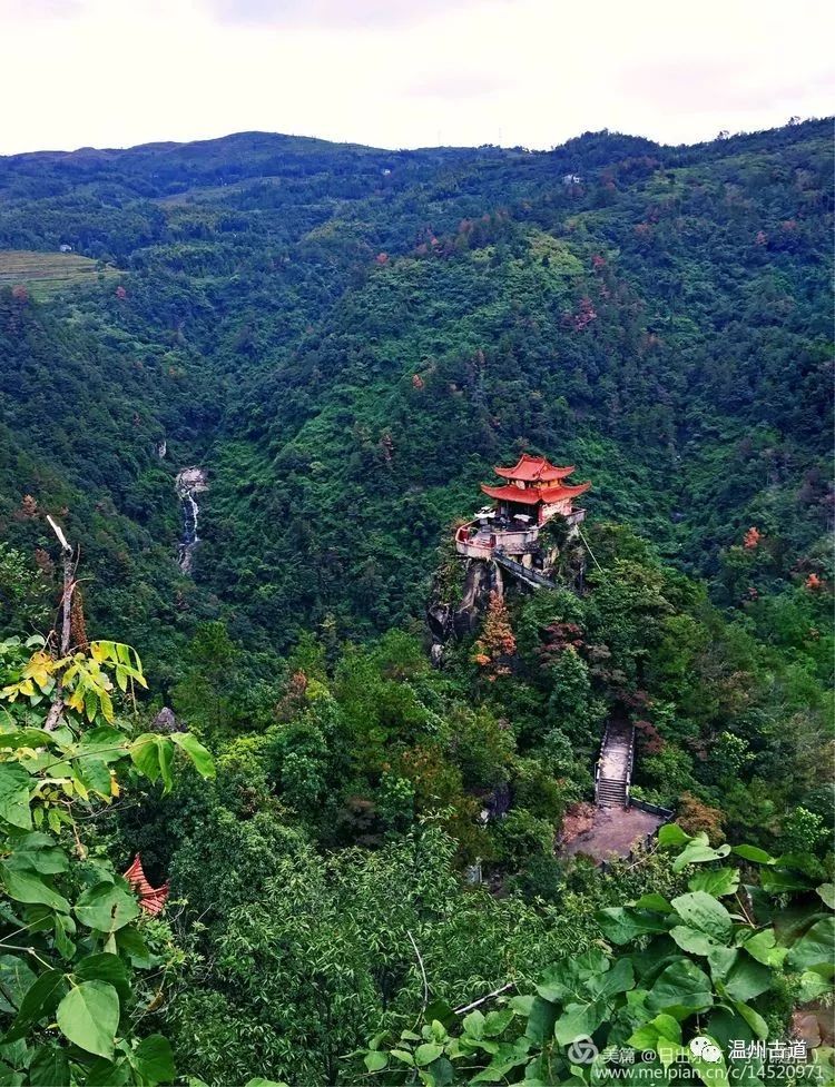 徒步平阳赤岩山瀑美潭幽滩秀岩奇