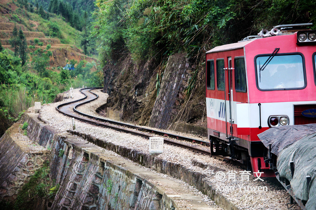 至今还在运行的中国最长米轨铁路时速不过30公里比汽车还慢