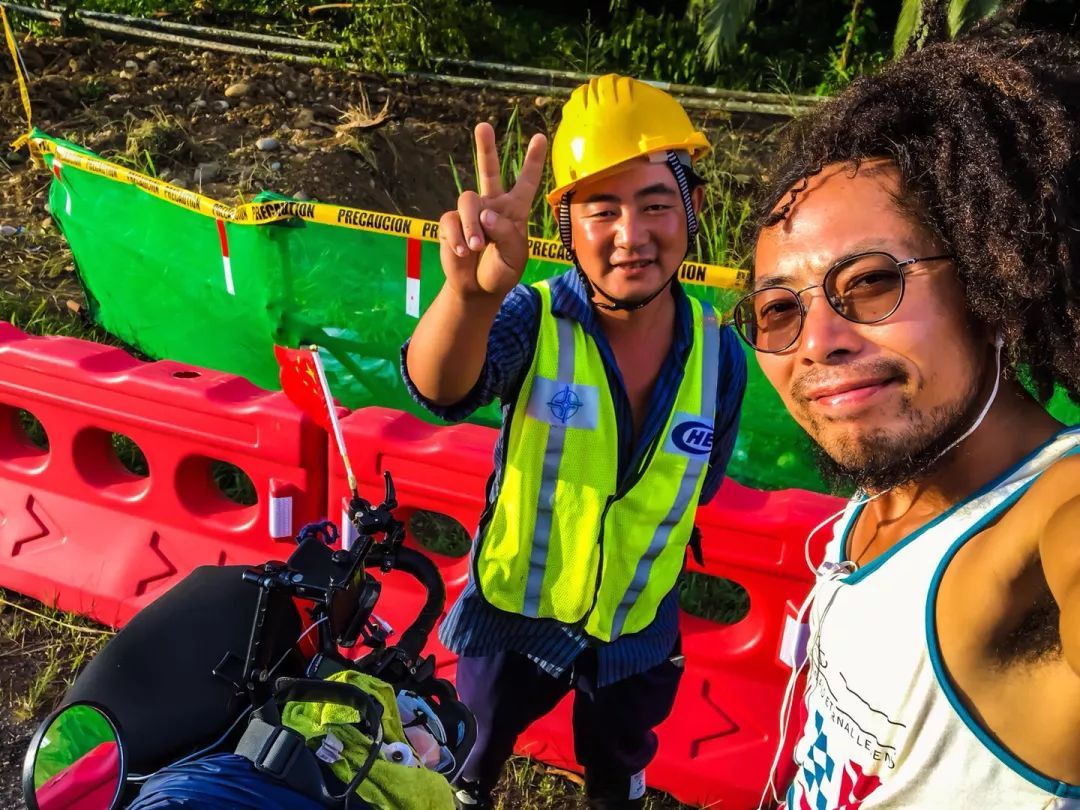 " "有半年了吧,估计得三年或者更长,中国和哥斯达黎加的工人比例是1:2