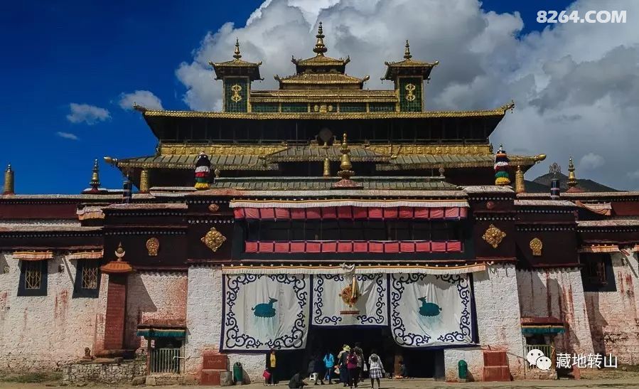 桑耶寺是西藏佛,法,僧三宝俱全的第一座寺庙,由莲花生大师主持修建