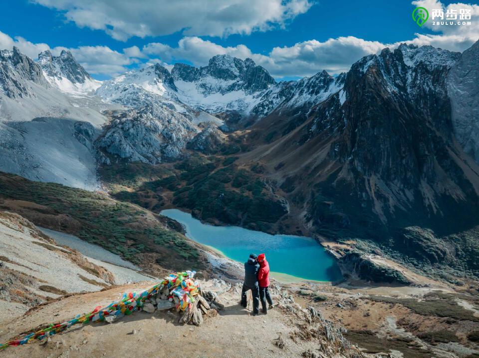路线：乌孙古道（新疆）穿越天山南北是新疆最美徒步路线之一沿途可以体验到四季的变换和丰富的自然景观包括草原、森林、河流、雪山等。(图1)