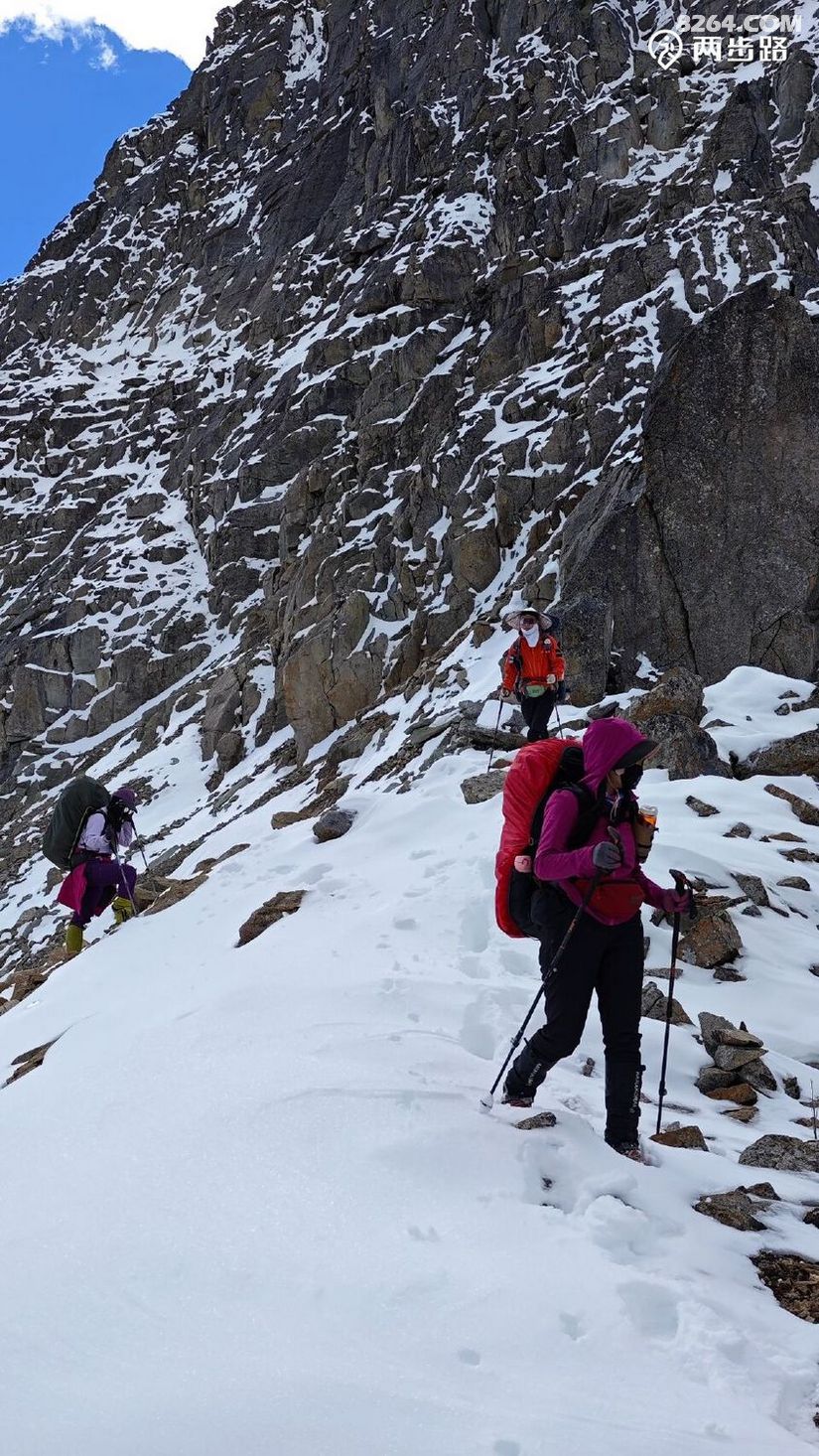 1763348464646 - 徒步登山 穿越攀岩 雪山步道 户外路线 在野 去没有天花板的地方