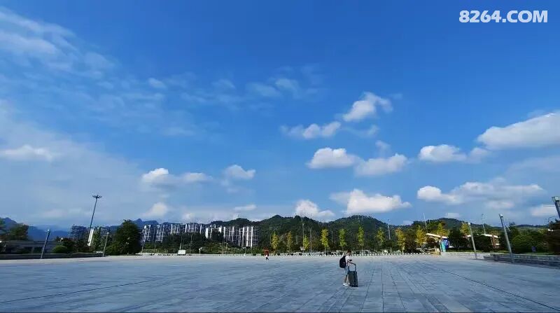 1792225936125 - 旅行杂谈 文化历史 民俗人文 交通贴士 在野 去没有天花板的地方