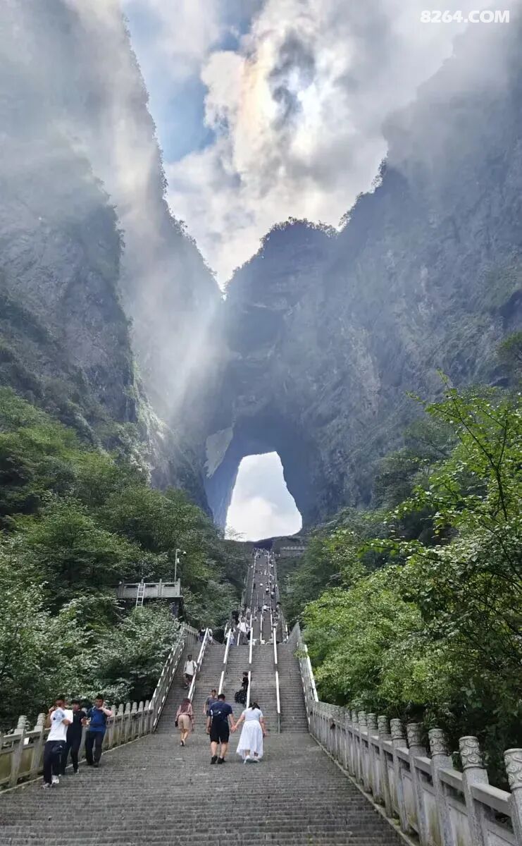 1792225956755 - 旅行杂谈 文化历史 民俗人文 交通贴士 在野 去没有天花板的地方