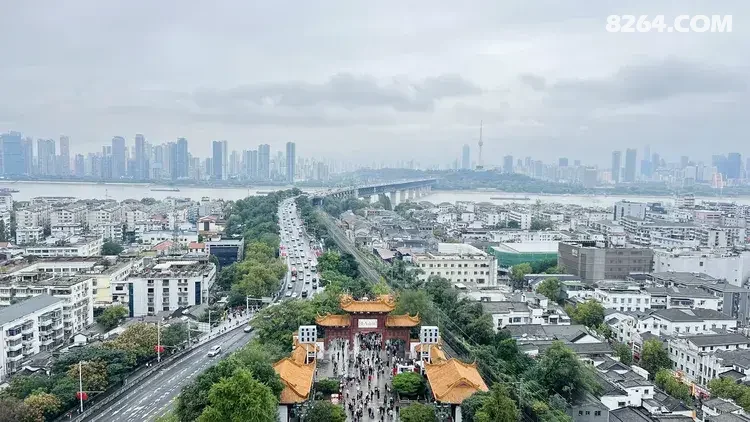 1792475458451 - 旅行杂谈 文化历史 民俗人文 交通贴士 在野 去没有天花板的地方