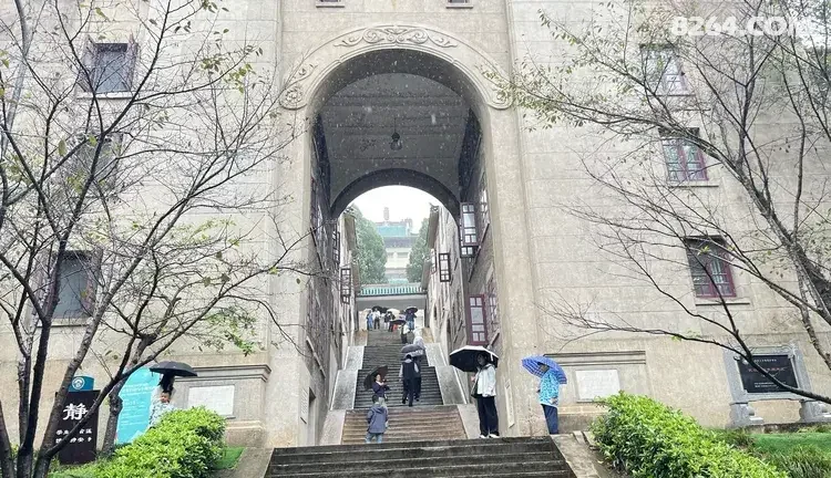 1792475491579 - 旅行杂谈 文化历史 民俗人文 交通贴士 在野 去没有天花板的地方